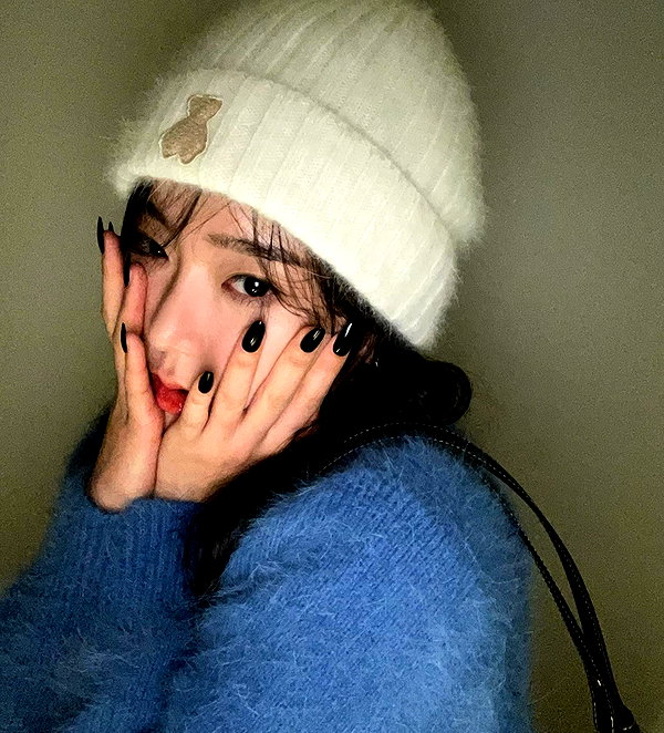 hyeweon__ instagram image archive image