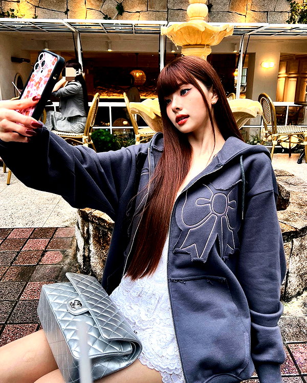 dear.zia instagram image archive image