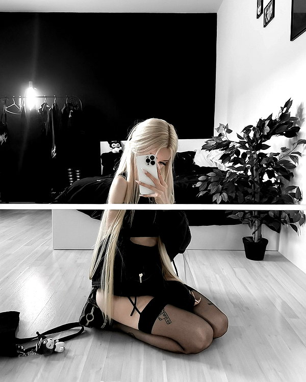 _lia.moon archive image