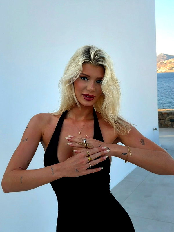 sophiecharlotth instagram image archive image