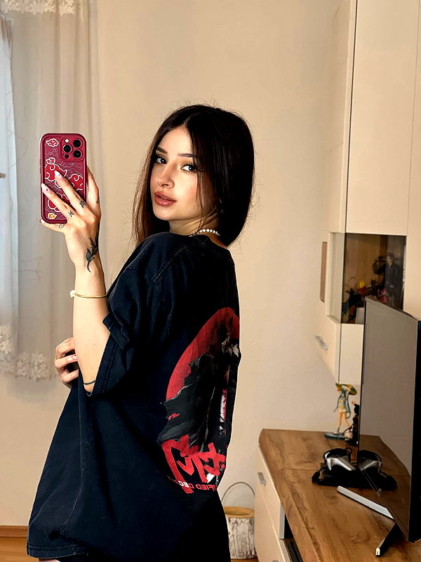 cata.leyah instagram image archive image