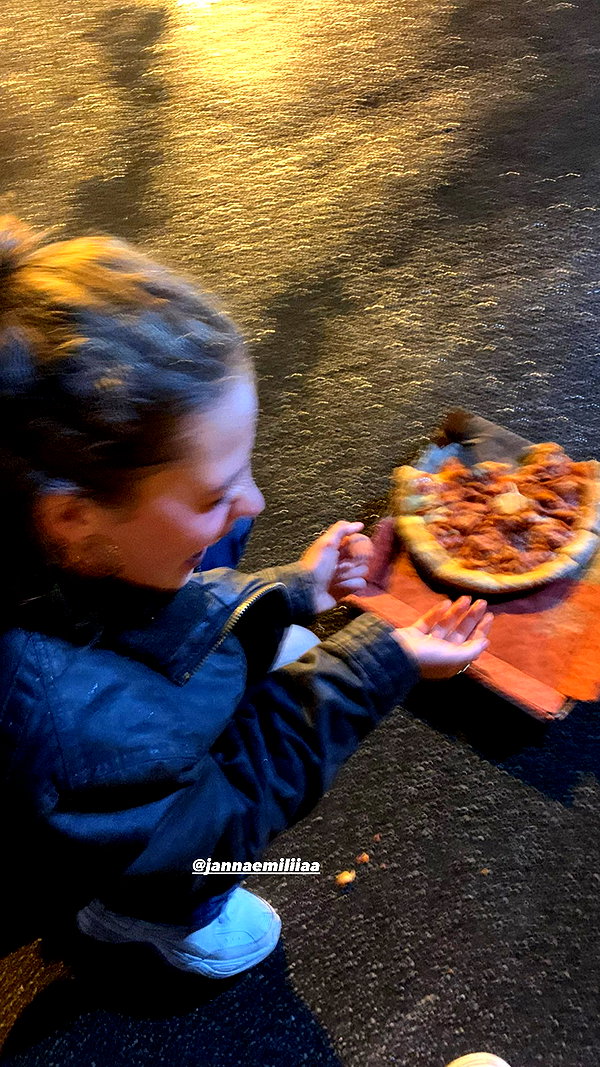 cait.knight instagram image archive image
