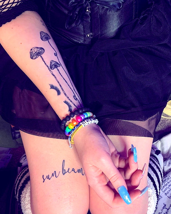 yeahimcaroline instagram image archive image