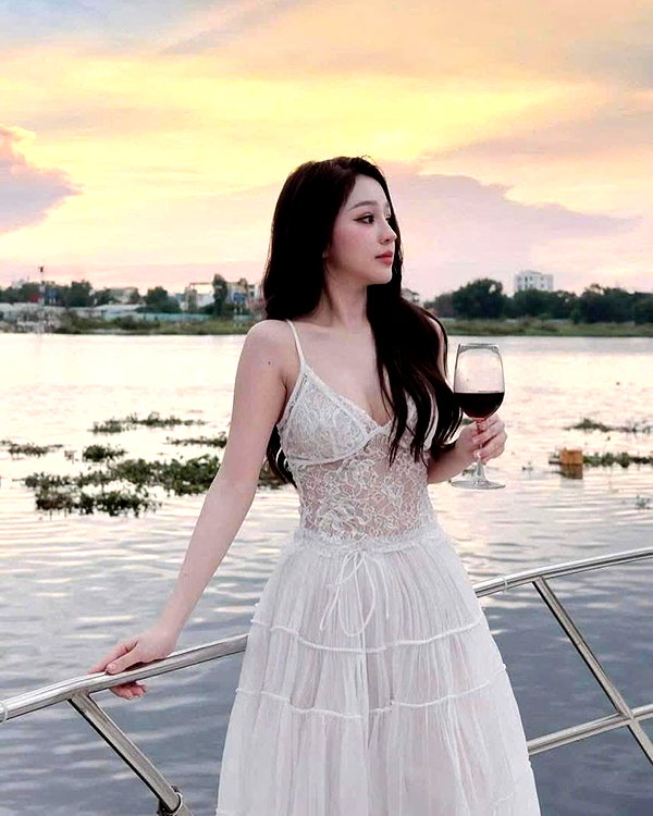 lyhythuedoxinh instagram image archive image