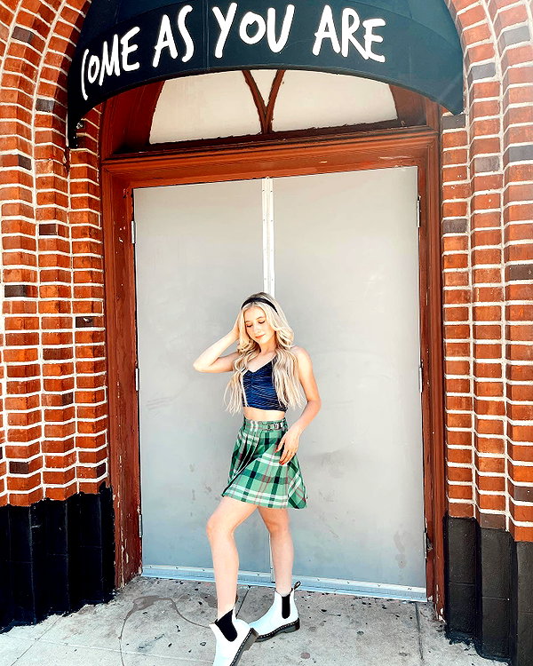 ellianawalmsley instagram image archive image