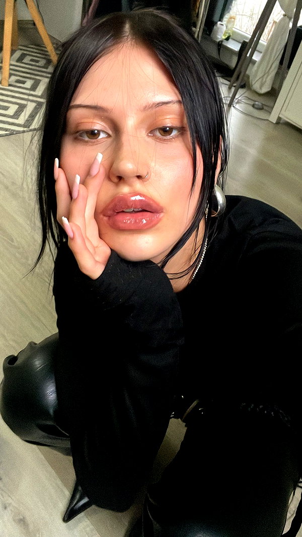 karolinaawasik archive image