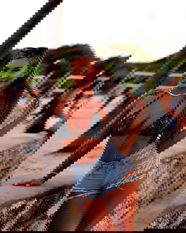 itshayleydavies itshayleydavies archive image