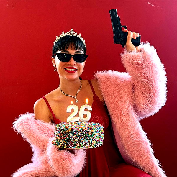 romi_henenson instagram image archive image