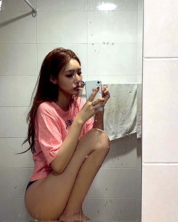 Archived image from @heroineseen on Instagram