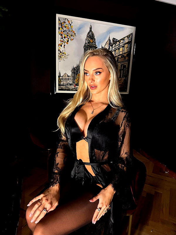 rhiannonbluee instagram image archive image