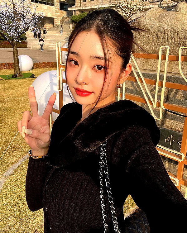 dear.zia instagram image archive image