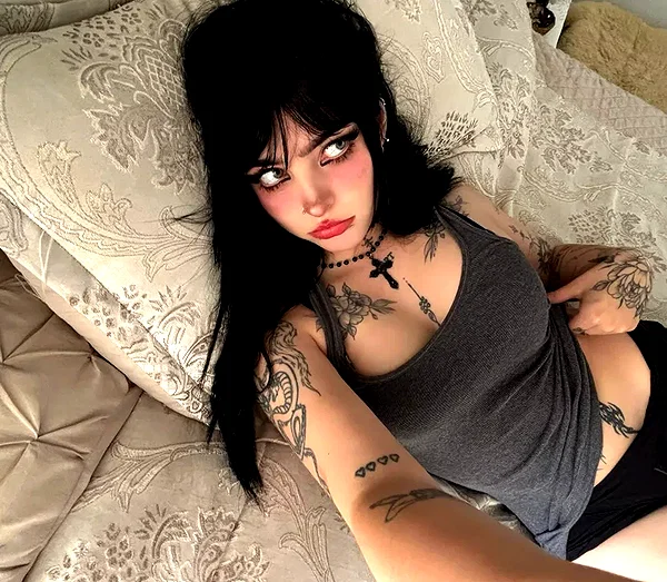 chica.niebla instagram image archive image