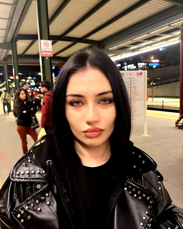 baddiesessence instagram image archive image