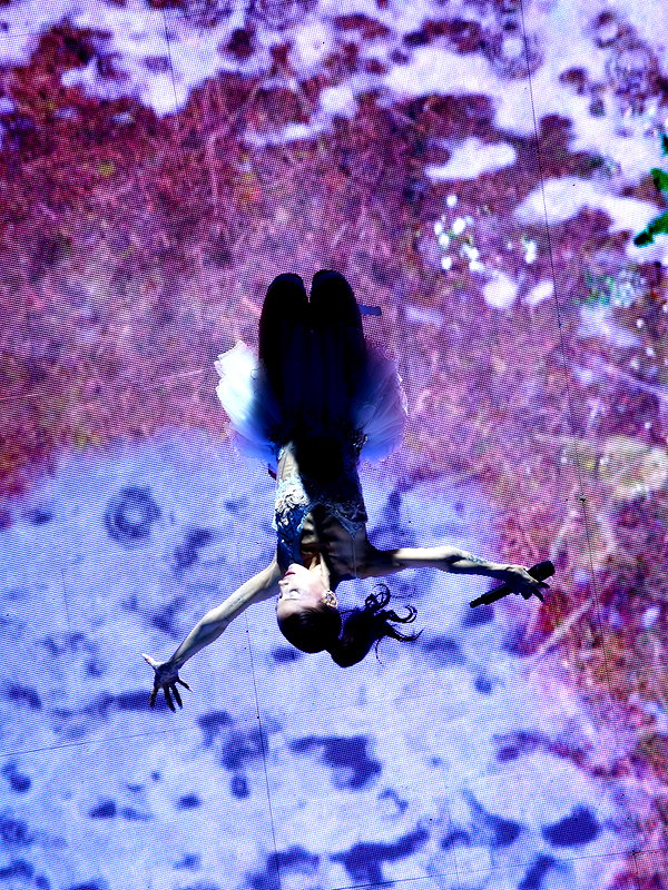 arianagrande instagram image archive image