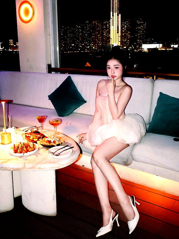 lyhythuedoxinh instagram image archive image