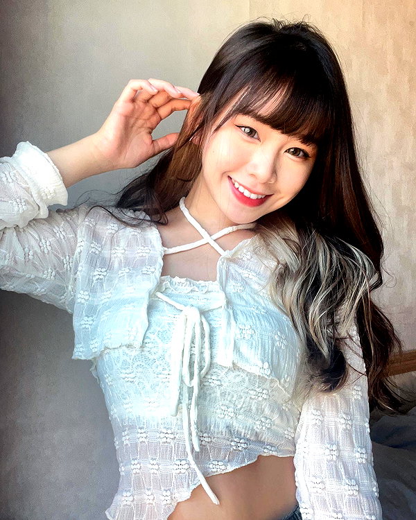e.shao_417 instagram image archive image