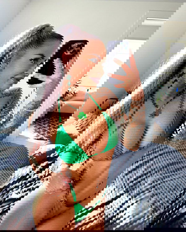 itshayleydavies itshayleydavies archive image