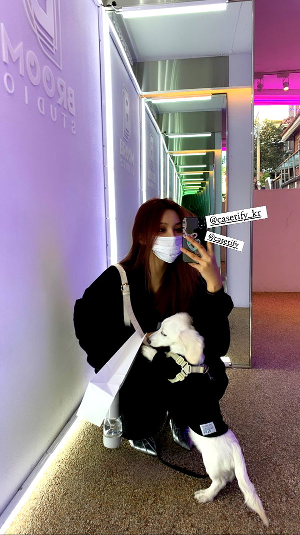 Archived image from @heroineseen on Instagram