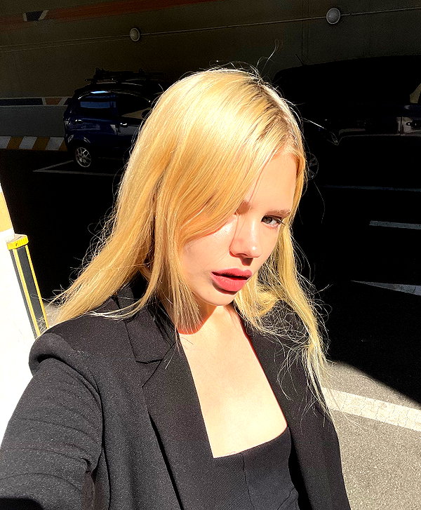 alisen.mari instagram image archive image