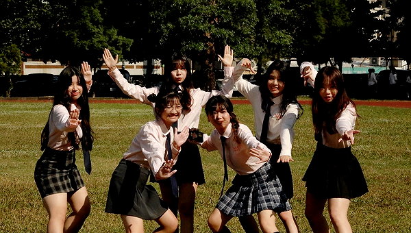 2.hui__ instagram image archive image
