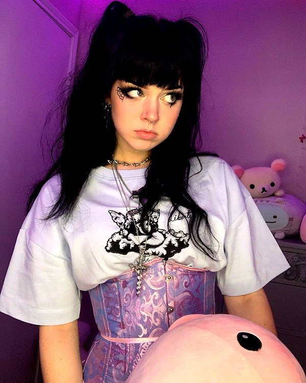 yeahimcaroline instagram image archive image