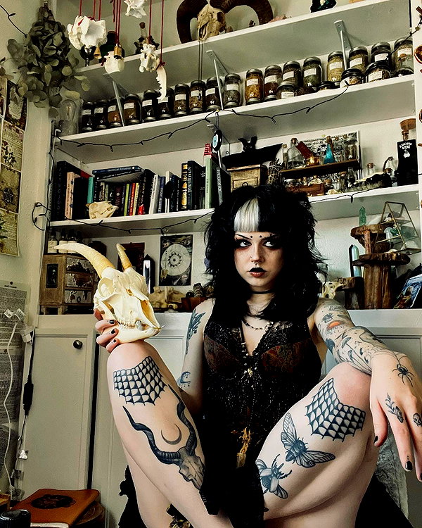 yeahimcaroline instagram image archive image