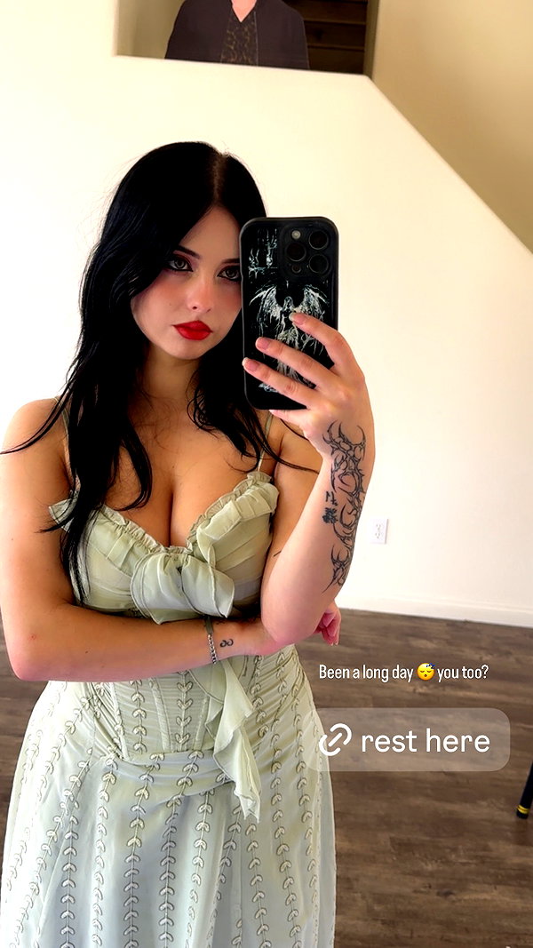 Archived image from @juliaaburch on Instagram