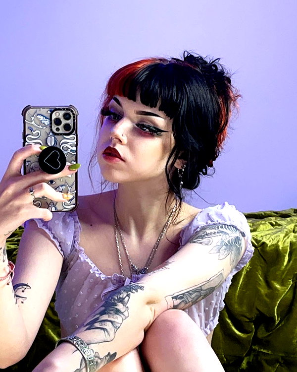 yeahimcaroline instagram image archive image