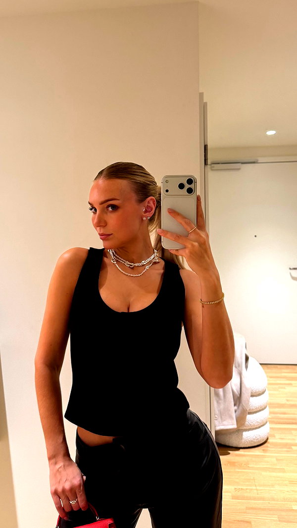 alexis.blond instagram image archive image
