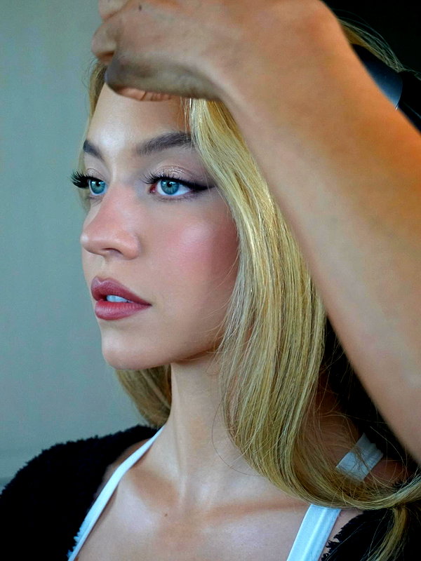 sydney_sweeney instagram image archive image