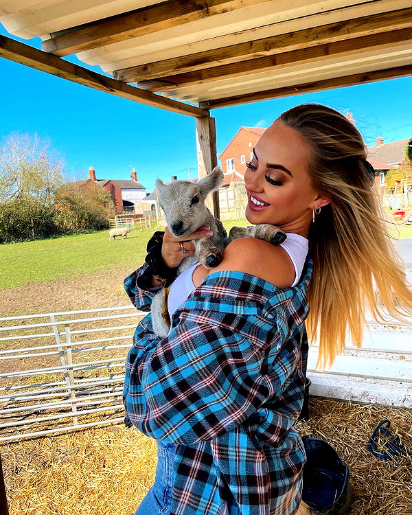 rhiannonbluee instagram image archive image