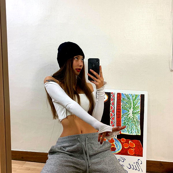 Archived image from @heroineseen on Instagram