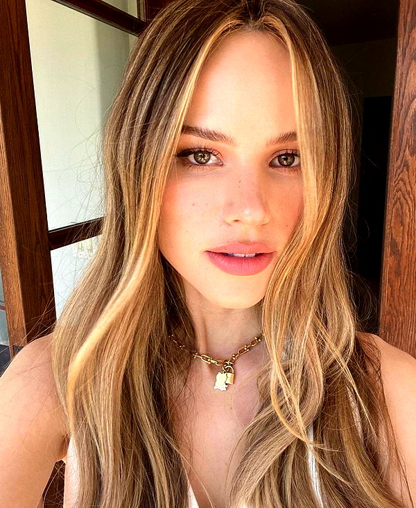 baddiesessence instagram image archive image