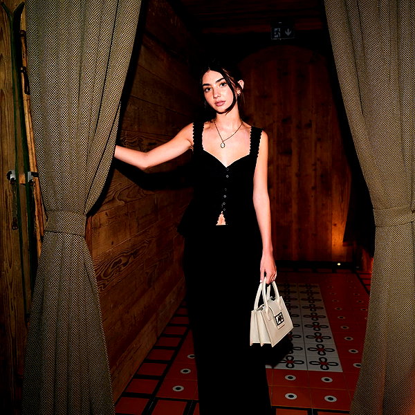elizabrowne_ instagram image archive image
