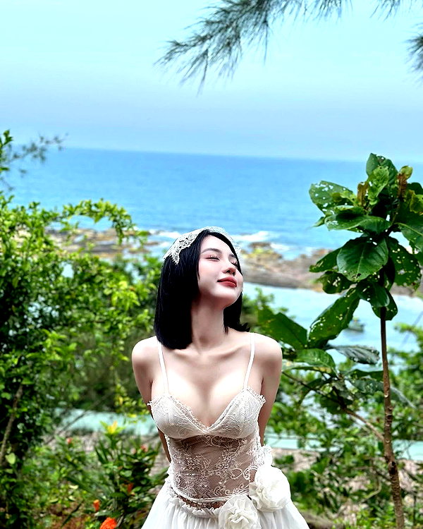 lyhythuedoxinh instagram image archive image