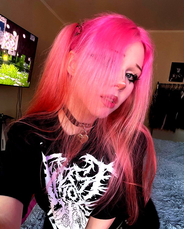 tiny.eviluv instagram image archive image