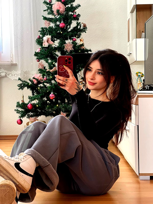 cata.leyah instagram image archive image