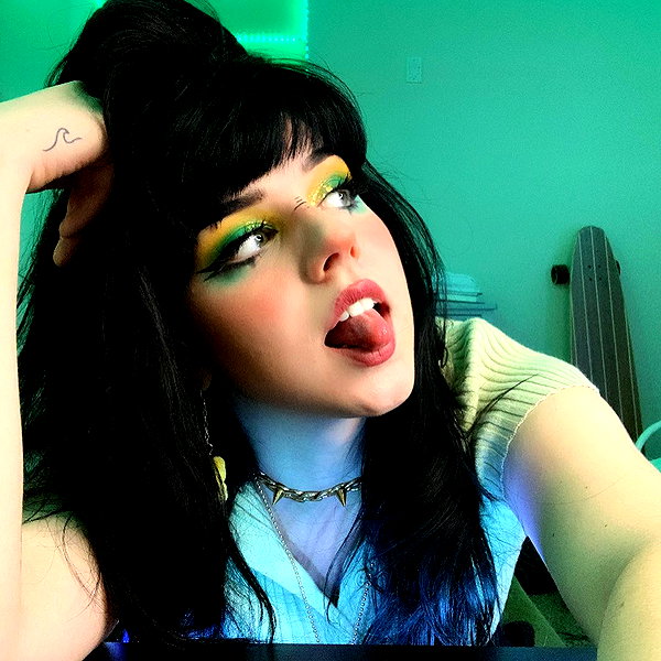 yeahimcaroline instagram image archive image
