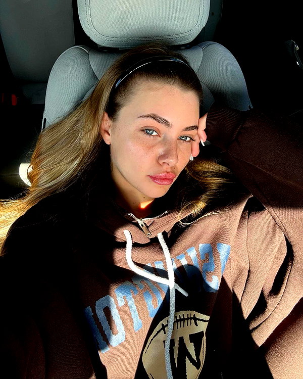 daniella_zeldis instagram image archive image