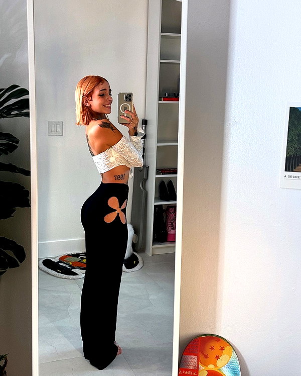peachtoot.plz instagram image archive image