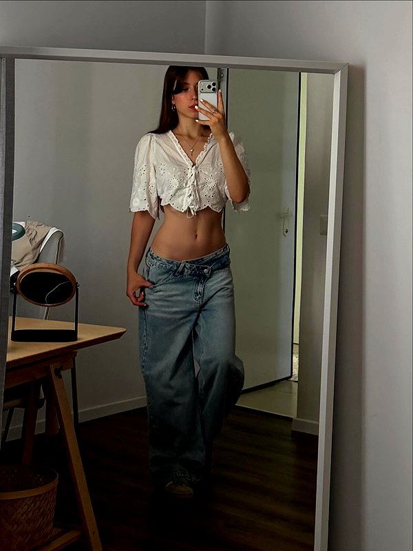 lia_ey99 instagram image archive image