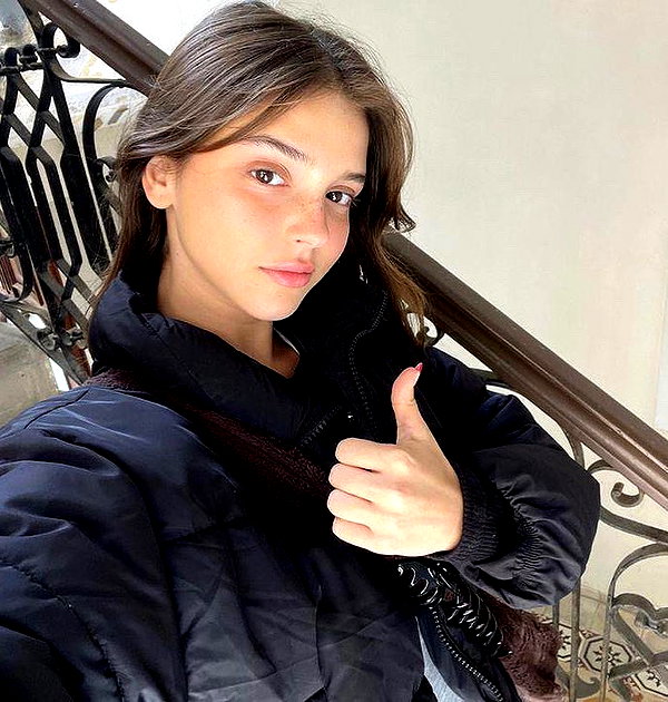 baddiesessence instagram image archive image