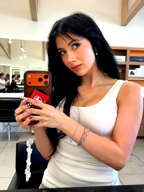 ellianawalmsley instagram image archive image