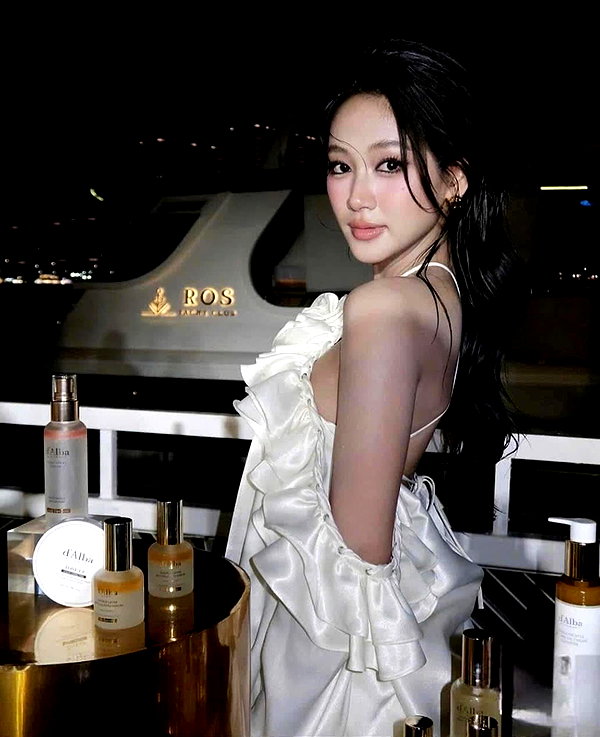 lyhythuedoxinh instagram image archive image