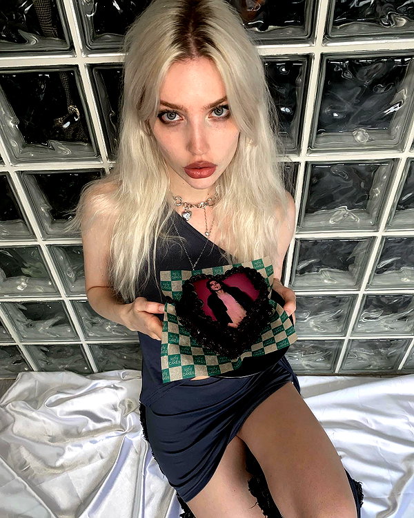 alien.hanna instagram image archive image