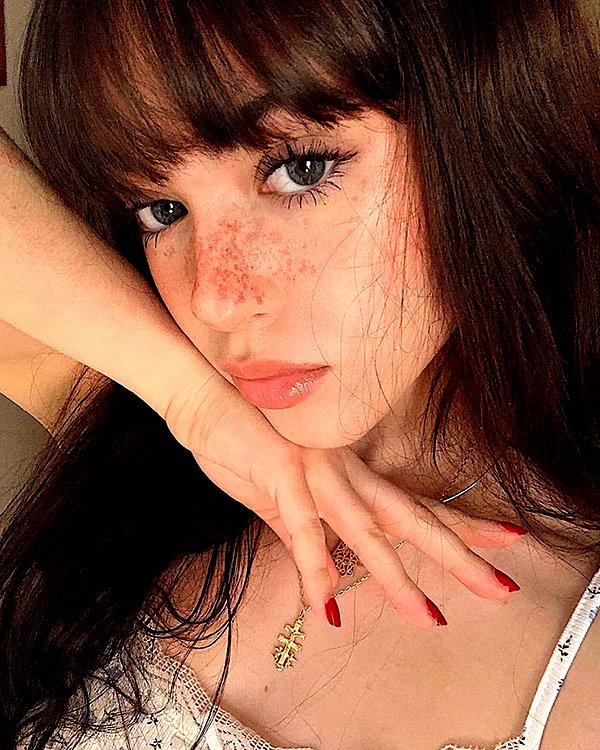 baddiesessence instagram image archive image