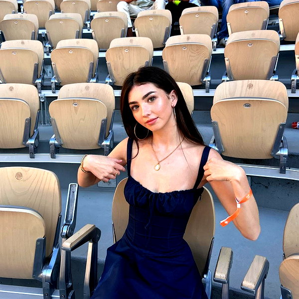 elizabrowne_ instagram image archive image