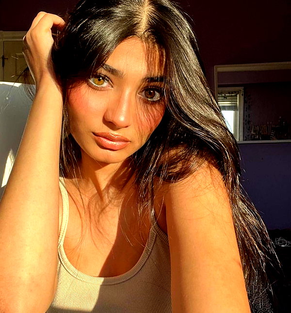 baddiesessence instagram image archive image