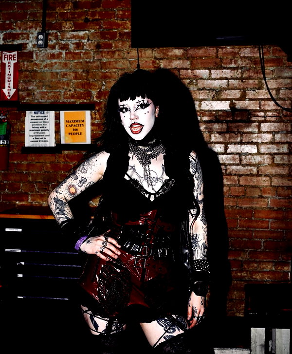 yeahimcaroline instagram image archive image
