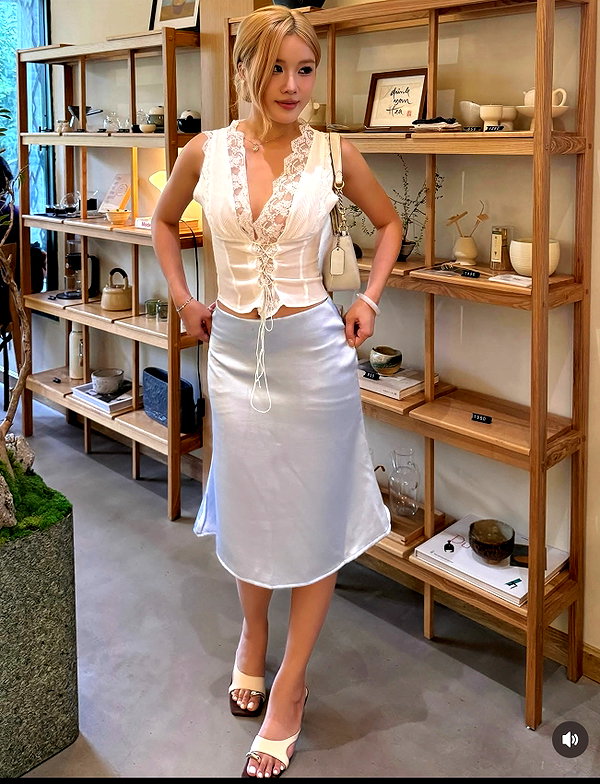 lyhythuedoxinh instagram image archive image